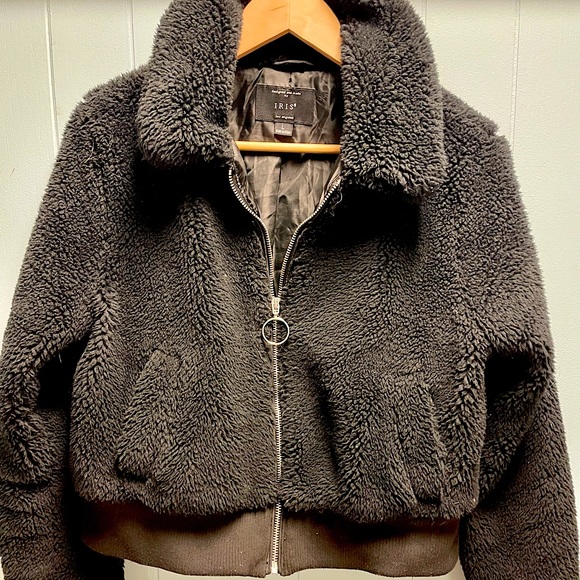 🌹IRIS🌹 Black teddy cropped zip up coat. Size L - Picture 3 of 7